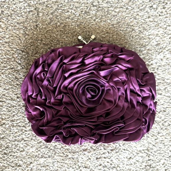 violet satin flower clutch purse - Picture 1 of 3